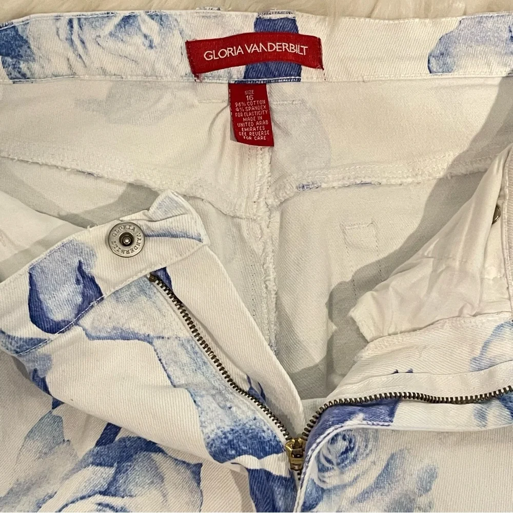 Gloria Vanderbilt High Rise Floral Blue Rose Capris - Picture 4 of 6